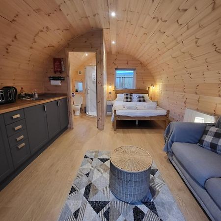 Lois' Pod With Hot Tub, Near Airport Hotell Bristol Eksteriør bilde