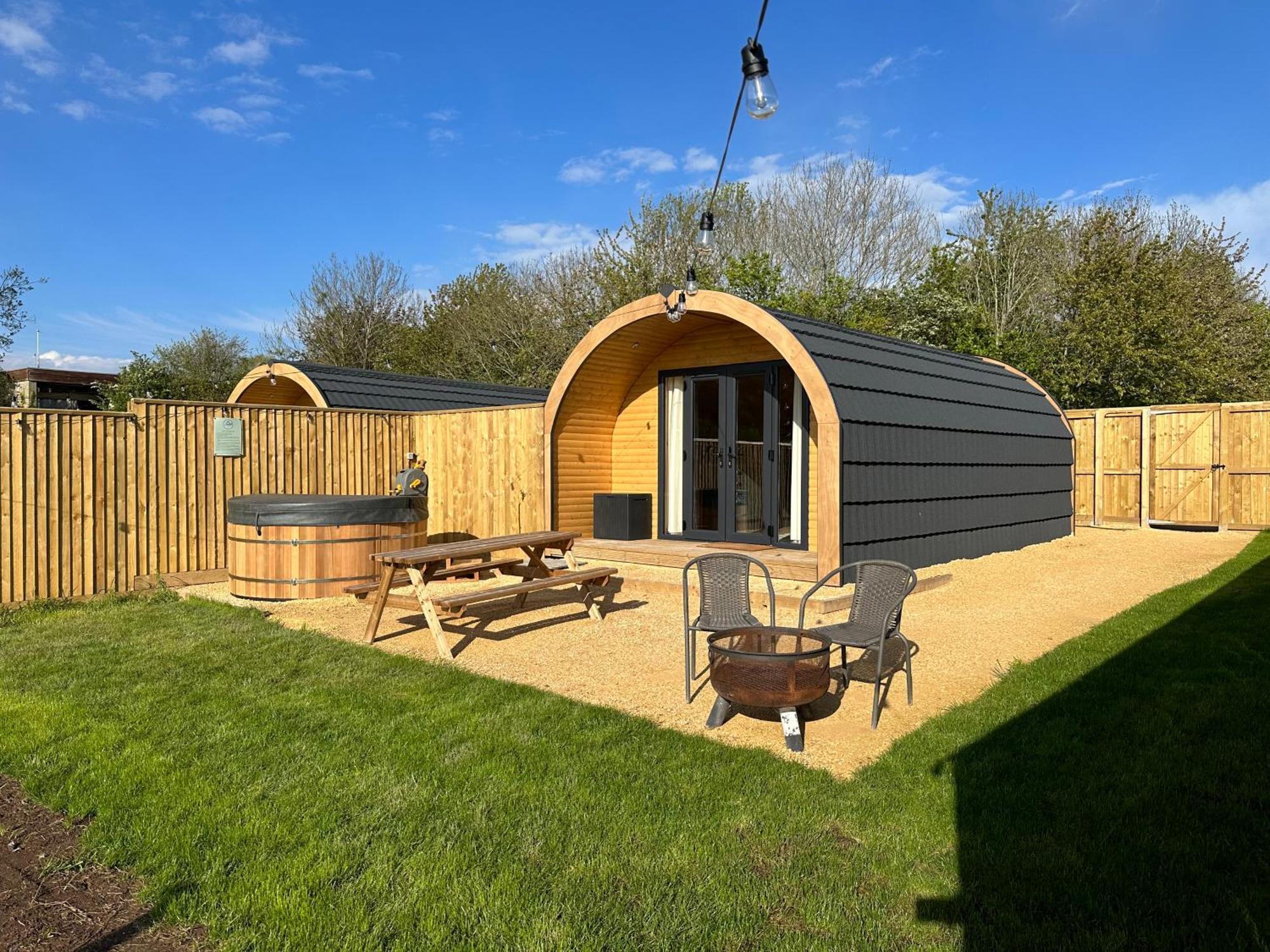 Lois' Pod With Hot Tub, Near Airport Hotell Bristol Eksteriør bilde